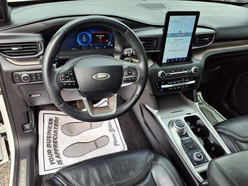 Used 2020 Ford Explorer Platinum w/ Premium Technology Package image 17