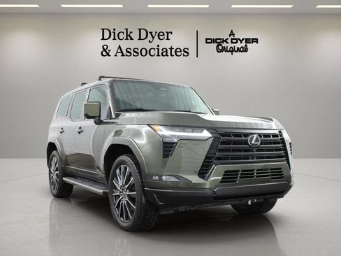 Used 2024 Lexus GX 550 w/ Accessory Package (31) AWD/4WD image 3