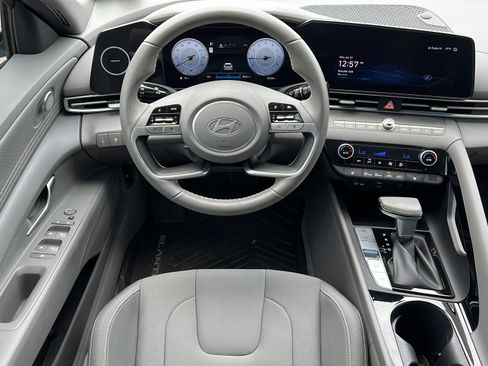 Certified 2025 Hyundai Elantra SEL FWD image 11