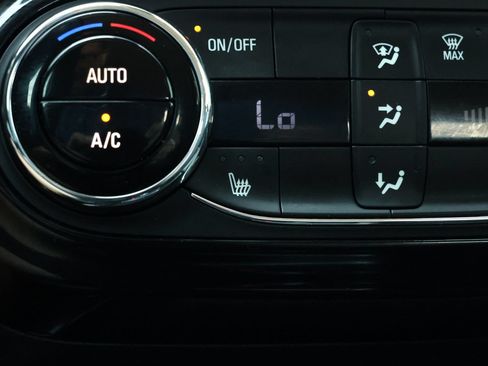Used 2026 Chevrolet Trax LT w/ Driver Confidence Package FWD image 3