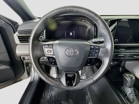 Used 2025 Toyota Camry SE w/ Convenience Package FWD image 13