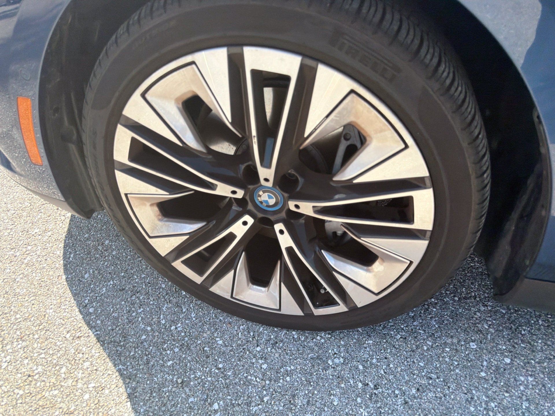 Used 2024 BMW i5 eDrive40i w/ Premium Package RWD image 17
