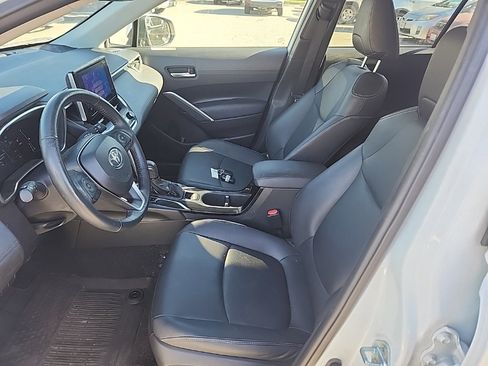 Used 2023 Toyota Corolla Cross XLE image 10