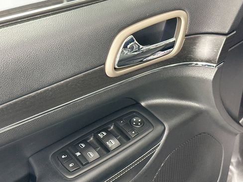 Used 2017 Jeep Grand Cherokee Limited w/ Luxury Group II image 18