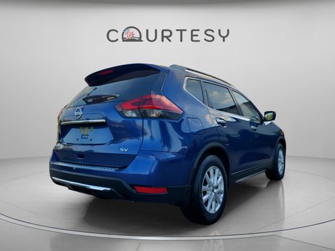 Used 2018 Nissan Rogue SV w/ Sun & Sound Touring Package image 3
