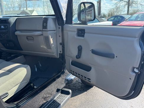 Used 2004 Jeep Wrangler Sahara w/ Dual Top Group AWD/4WD image 14