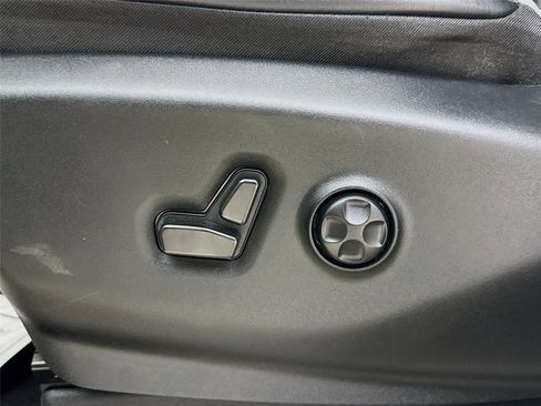 Used 2024 Chrysler Pacifica Limited image 19