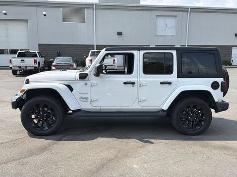 Used 2022 Jeep Wrangler Unlimited Sahara AWD/4WD image 2