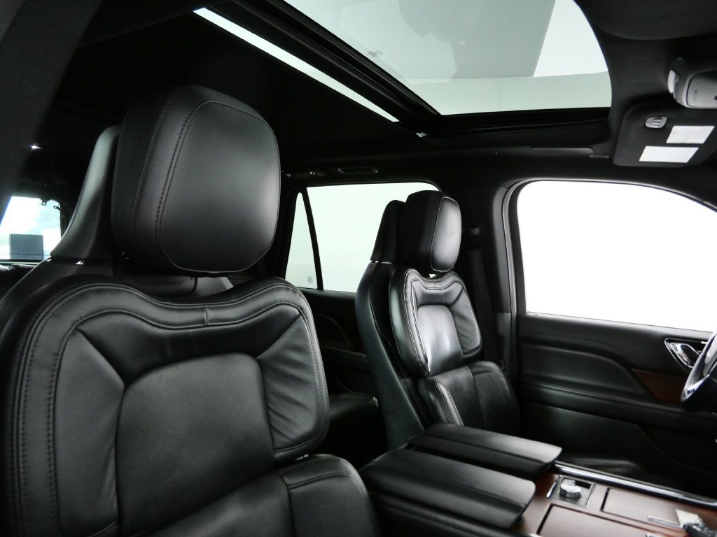 Certified 2023 Lincoln Navigator Reserve AWD/4WD image 11