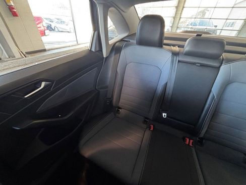 Used 2025 Volkswagen Jetta SE image 39
