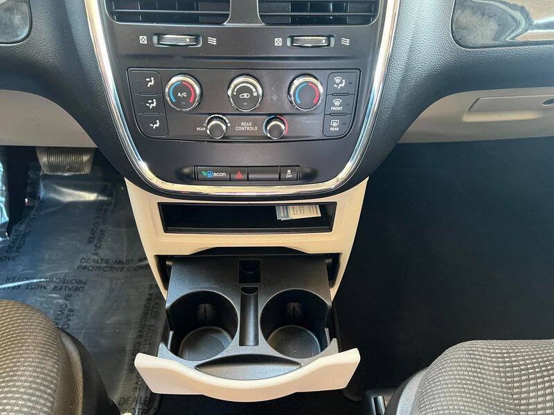 Used 2020 Dodge Grand Caravan SE w/ UConnect Hands-Free Group FWD image 25
