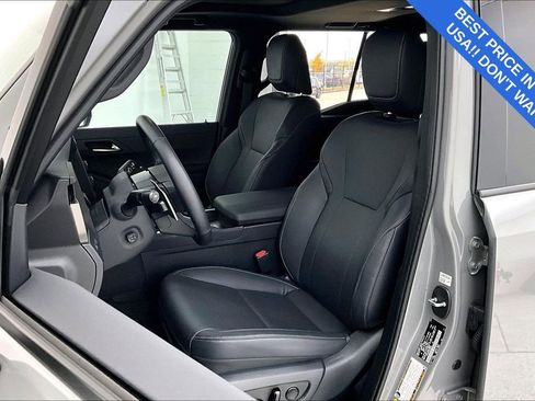 Used 2025 Lexus GX 550 w/ Accessory Package (2T) image 34