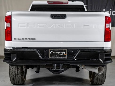 Used 2022 Chevrolet Silverado 2500 Custom w/ Custom Value Package AWD/4WD image 9