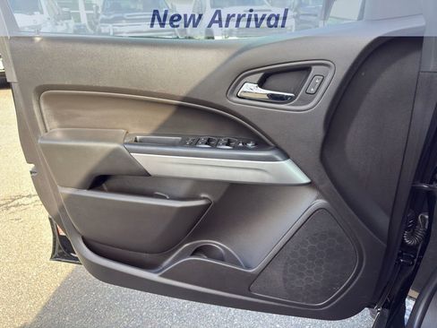 Used 2018 Chevrolet Colorado LT w/ LT Convenience Package image 11