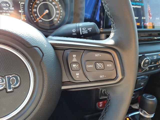 Used 2025 Jeep Gladiator Sport AWD/4WD image 18
