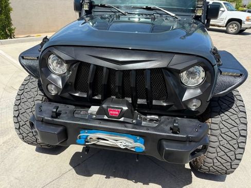 Used 2017 Jeep Wrangler Unlimited Rubicon w/ Max Tow Package AWD/4WD image 25