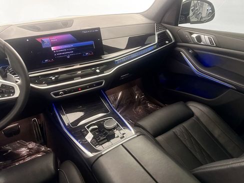 Used 2023 BMW X7 xDrive40i w/ M Sport Package AWD/4WD image 22