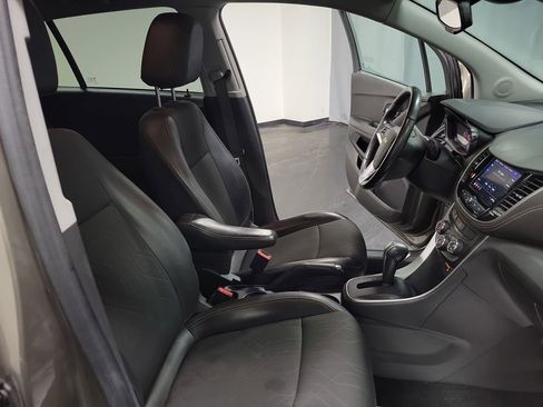 Used 2021 Chevrolet Trax LT w/ Sport Edition image 22