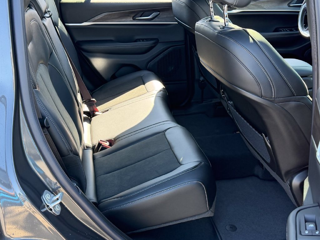 New 2026 Jeep Grand Cherokee Altitude AWD/4WD image 17
