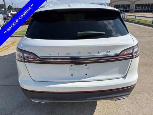 Used 2022 Lincoln Nautilus FWD w/ Premium Package image 9