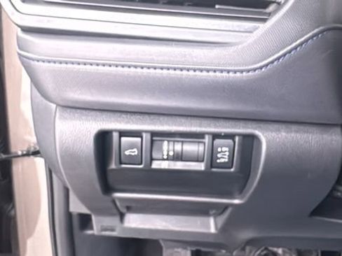 Used 2025 Subaru Forester Premium image 33