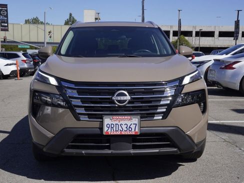 Used 2024 Nissan Rogue SV w/ SV Premium Package image 6