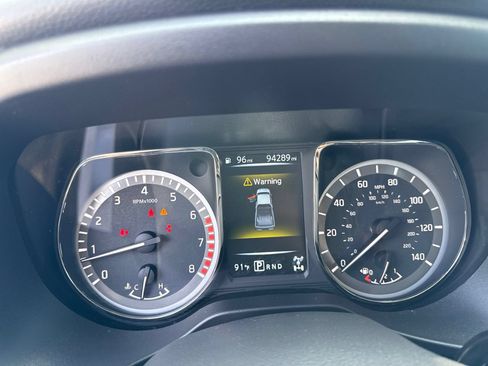 Used 2018 Nissan Titan SV AWD/4WD image 16
