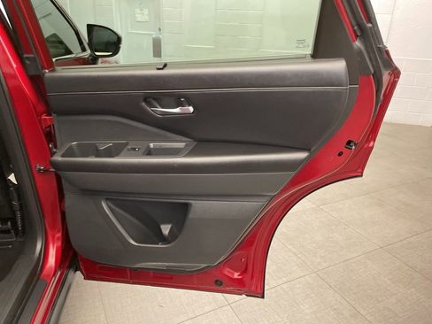 Used 2024 Nissan Pathfinder SL image 30