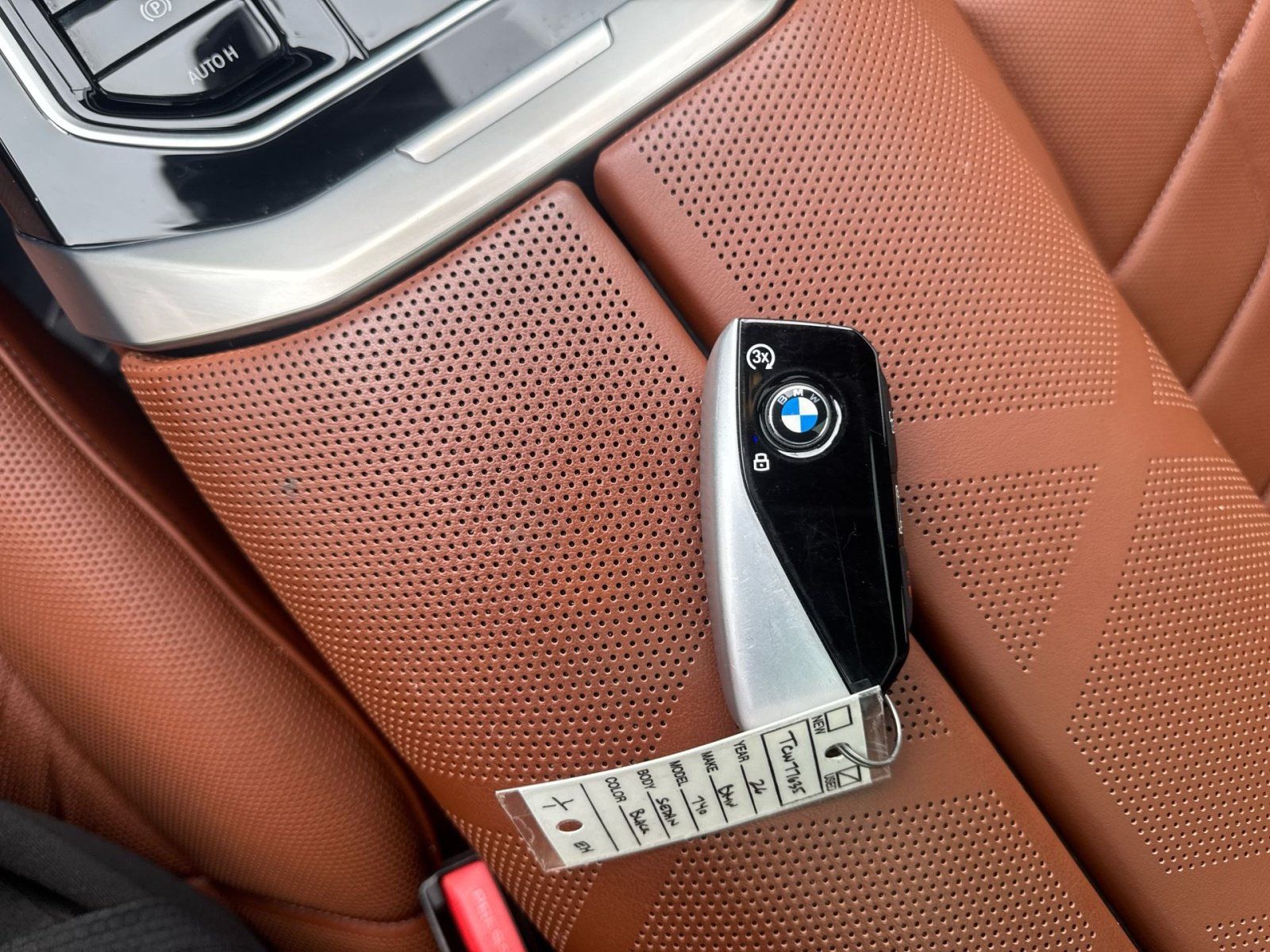 Used 2026 BMW 740i xDrive w/ Premium Package AWD/4WD image 39