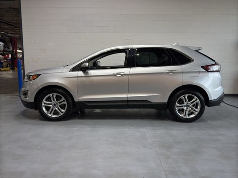 Used 2018 Ford Edge Titanium w/ Equipment Group 301A AWD/4WD image 2