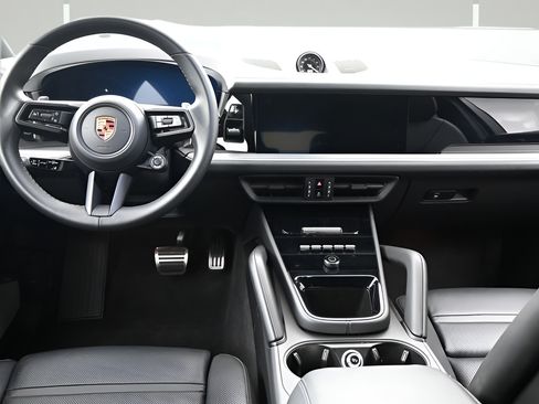 Certified 2025 Porsche Cayenne S AWD/4WD image 8