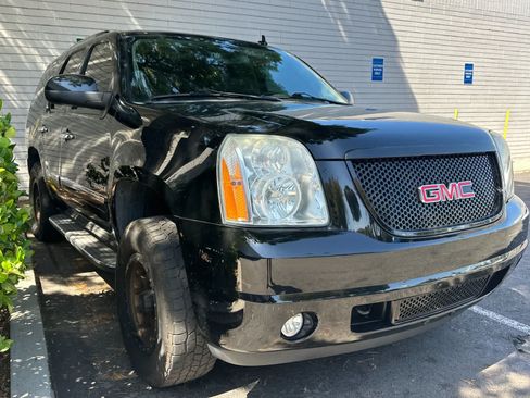 Used 2013 GMC Yukon Denali AWD/4WD image 3