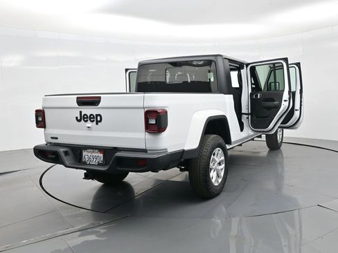 Used 2023 Jeep Gladiator Sport image 43