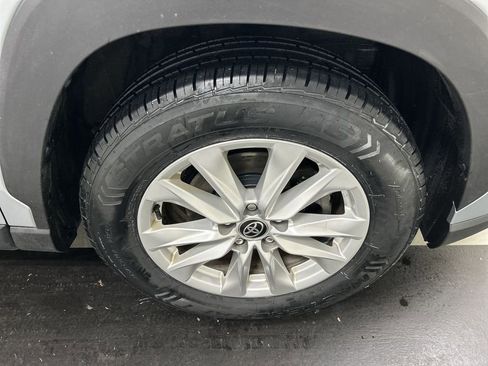 Used 2023 Toyota Corolla Cross LE w/ Moonroof Package image 8