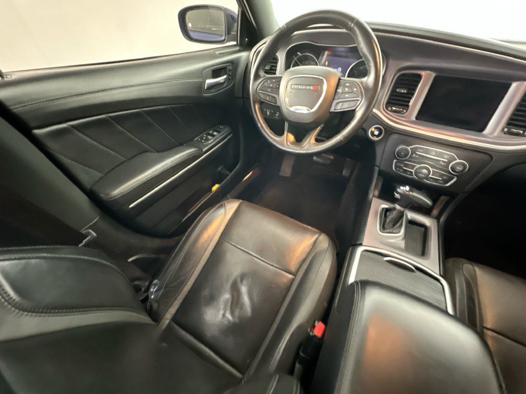 Used 2022 Dodge Charger SXT w/ Plus Group RWD image 9