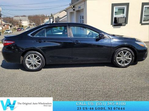 Used 2017 Toyota Camry SE image 7