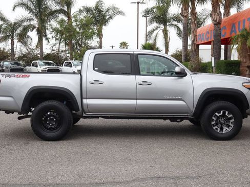 Used 2019 Toyota Tacoma TRD Off-Road w/ Technology Package AWD/4WD image 10