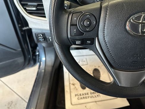 Used 2016 Toyota Corolla LE FWD image 11