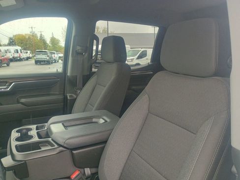 Used 2024 Chevrolet Silverado 1500 LT AWD/4WD image 11