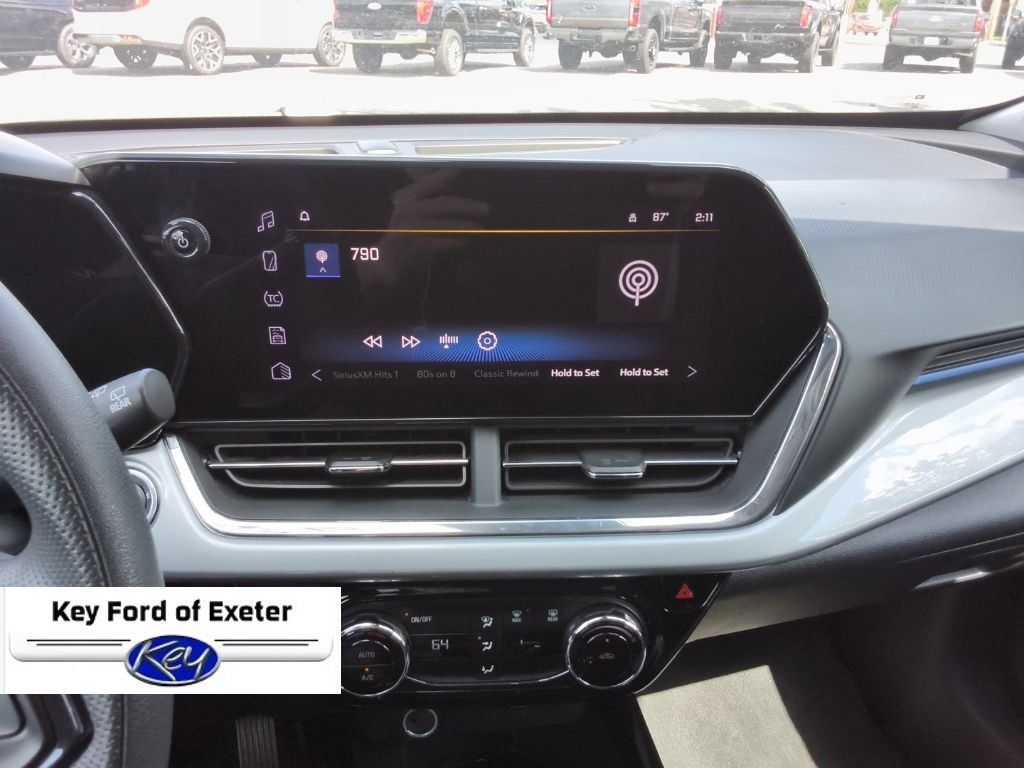 Used 2025 Chevrolet Trax LT FWD image 32