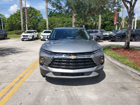 Used 2025 Chevrolet Blazer LT FWD image 2