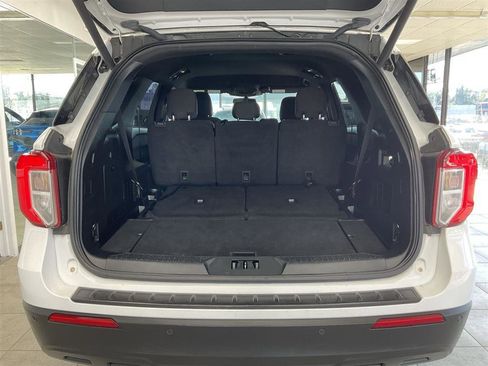 Used 2020 Ford Explorer XLT image 30