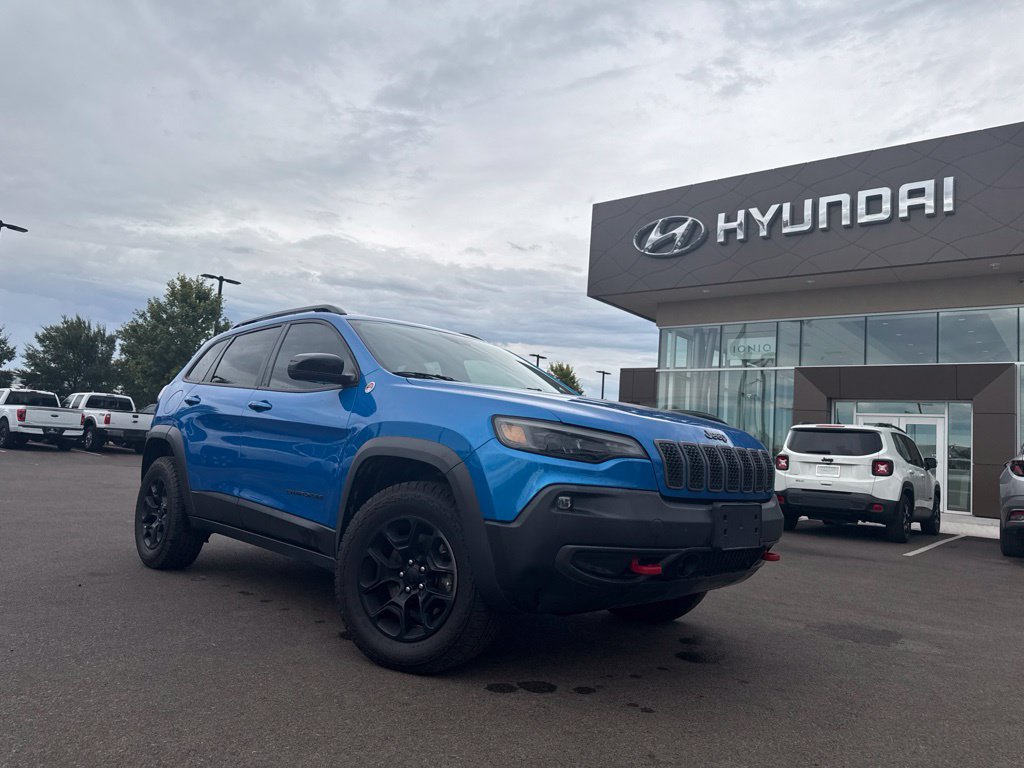 Used 2022 Jeep Cherokee Trailhawk w/ Trailer Tow Group AWD/4WD image 3