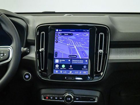 Certified 2025 Volvo XC40 B5 Core AWD/4WD image 14
