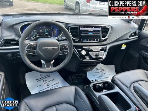 Used 2026 Chrysler Pacifica Select AWD/4WD image 10