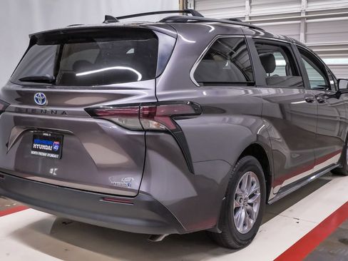 Used 2024 Toyota Sienna LE w/ LE Plus Package FWD image 6