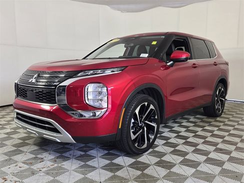 Used 2022 Mitsubishi Outlander SE image 4