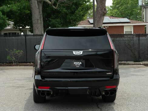 Used 2024 Cadillac Escalade V w/ LPO, ONYX Package AWD/4WD image 11