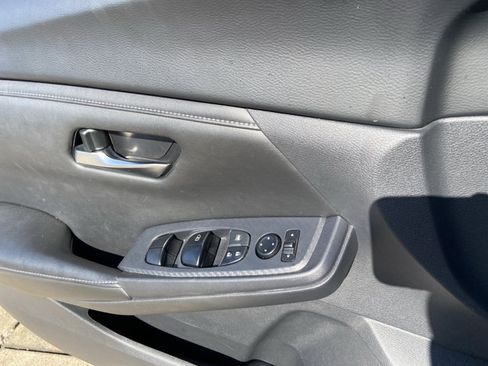 Used 2024 Nissan Sentra SV FWD image 45