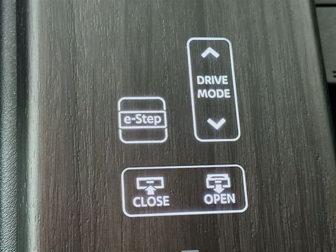 Used 2023 Nissan Ariya FWD image 26